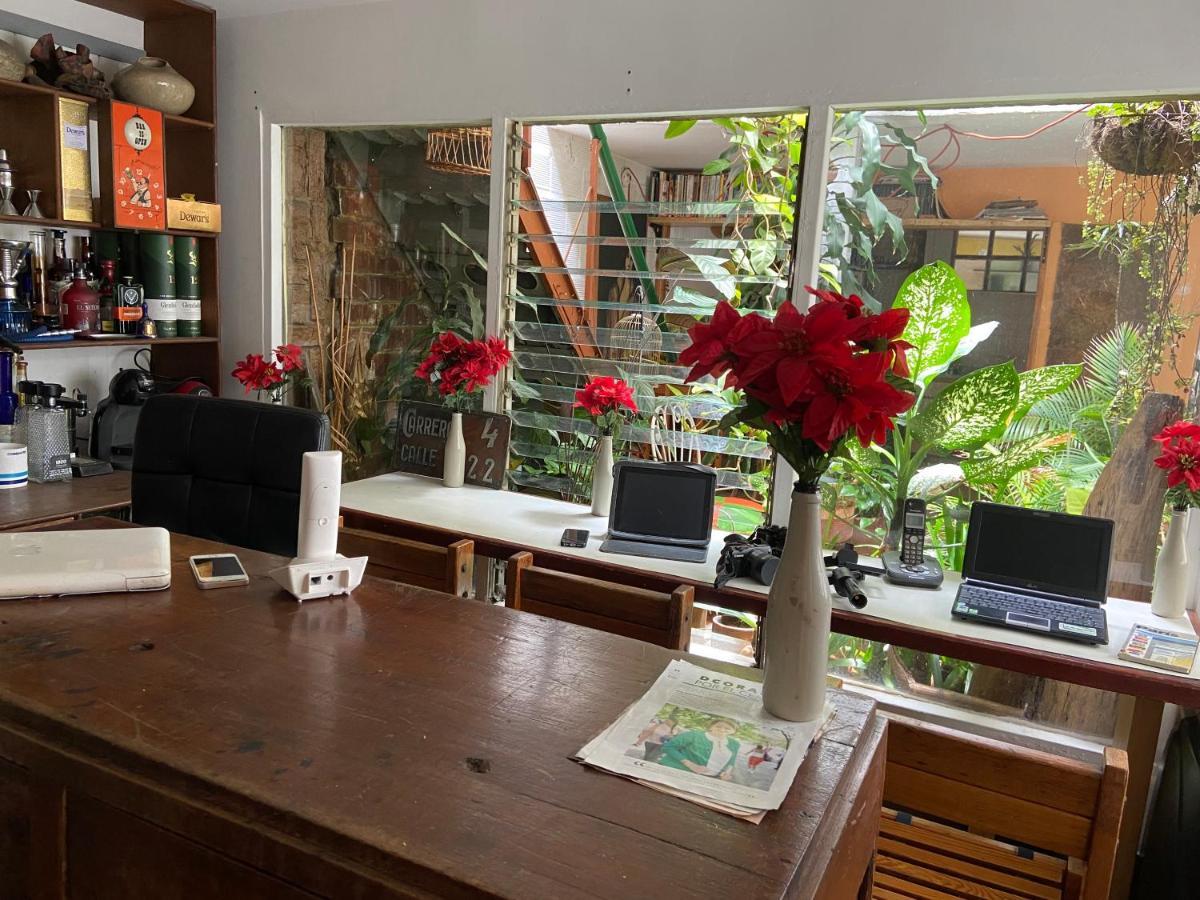 Hostal Casa Las Tias Medellin Exterior photo