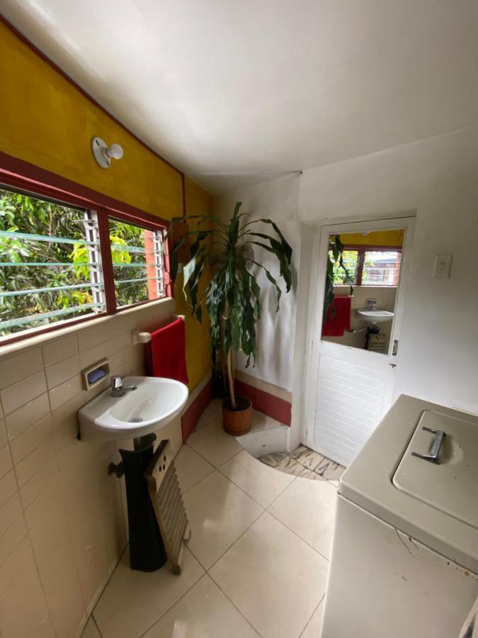 Hostal Casa Las Tias Medellin Exterior photo